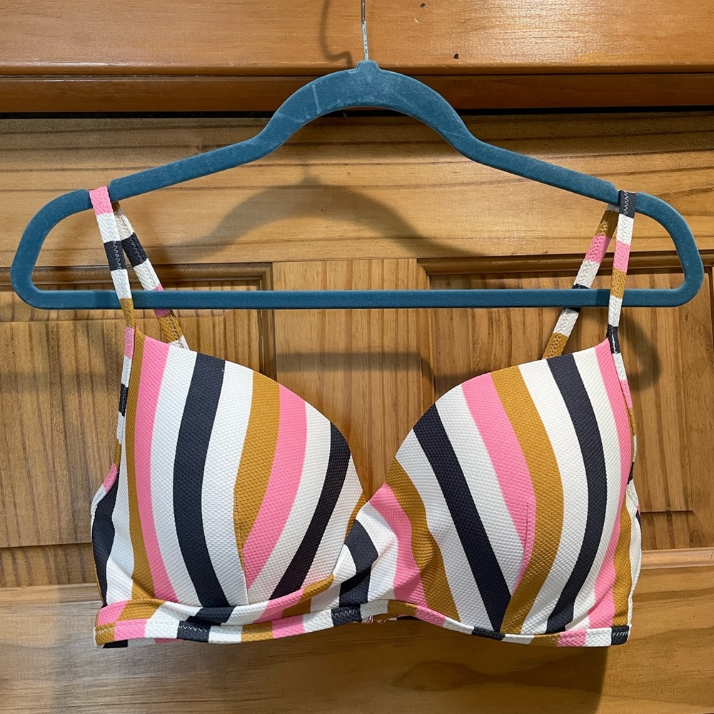36D Shade & Shore Striped Underwire Swim Top